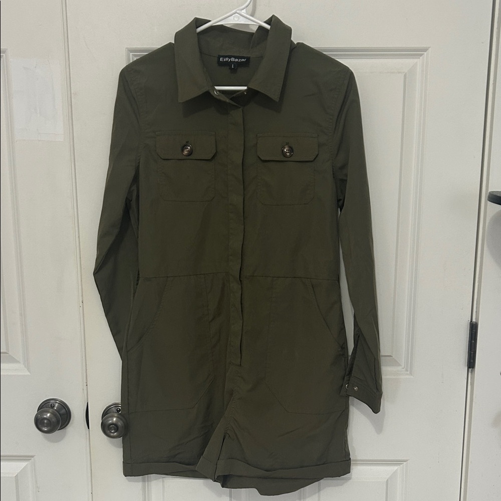 Eillly Bazar utility snap button short romper size large olive green long sleeve